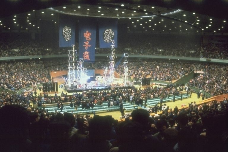 Jean Michel Jarre en Chine en 81 avec Régiscène Lights